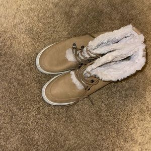 Winter boots, very, color tan, size 10